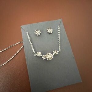 Brilliant Earth Silver Floral Jewelry Set